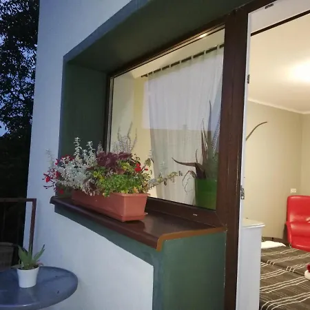 L&b House *