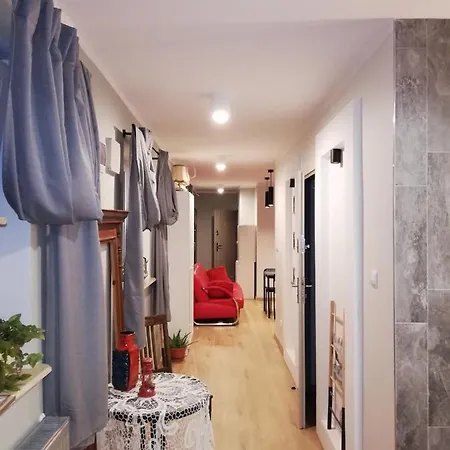 Проживание в семье L&b House *