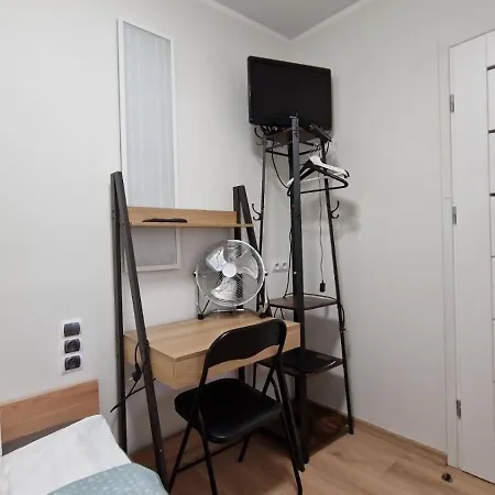 L&b House