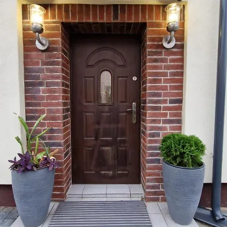 Проживание в семье L&b House