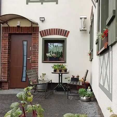 L&b House