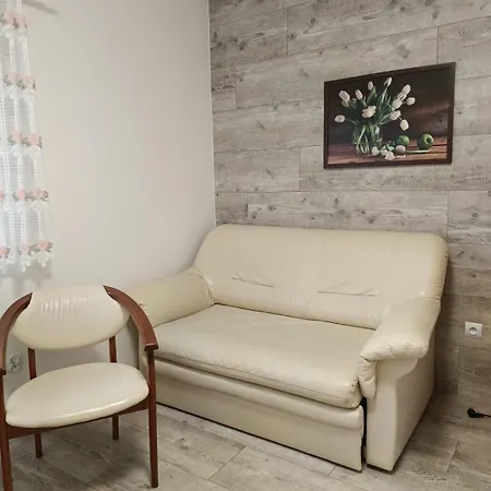 L&b House
